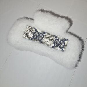 Gucci White Faux Fur Hair Clip Comb with Double Sided Logo Accent